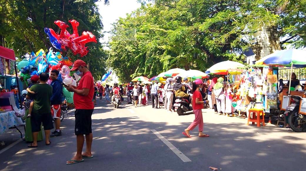 Belum Ada Izin Car Free Day, Jalan Wijaya Kusuma Sudah Ramai Kerumunan Warga