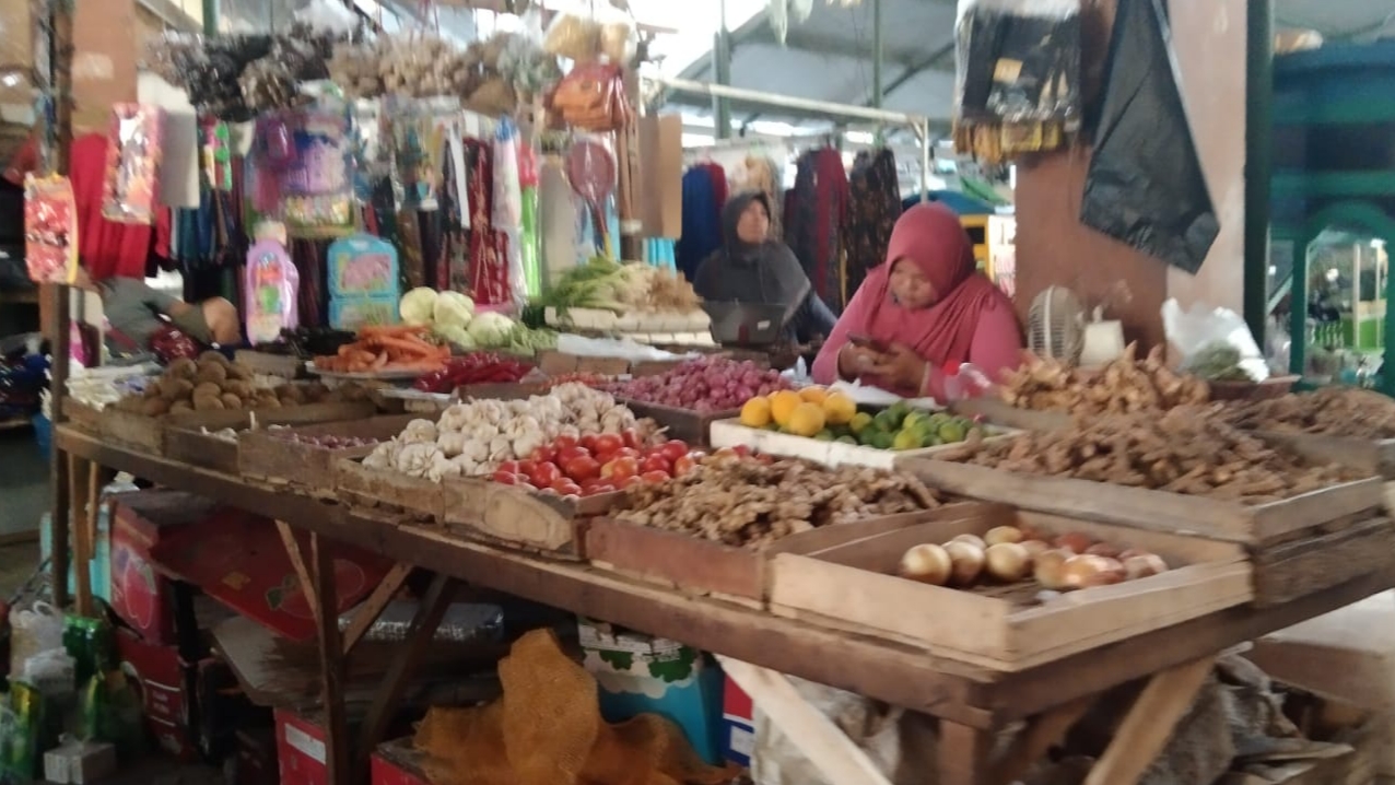 Imbas PPKM dan Cuaca Buruk, Harga Bahan Pokok Naik di Pasar Tradisional Sampang