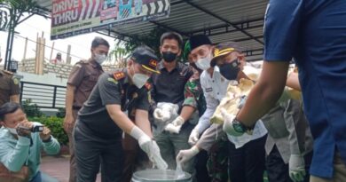 Musnahkan 12,7 Kilogram Sabu, Kejari Sebut Peredaran Narkotika Merata di Sampang
