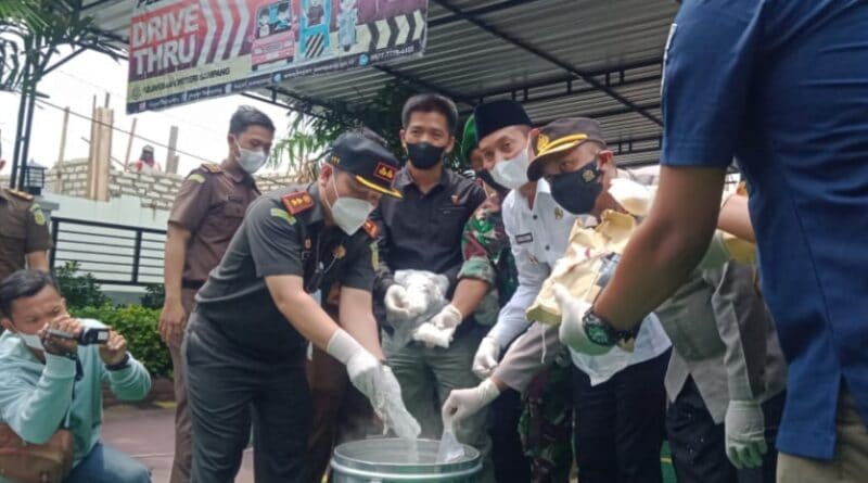 Musnahkan 12,7 Kilogram Sabu, Kejari Sebut Peredaran Narkotika Merata di Sampang