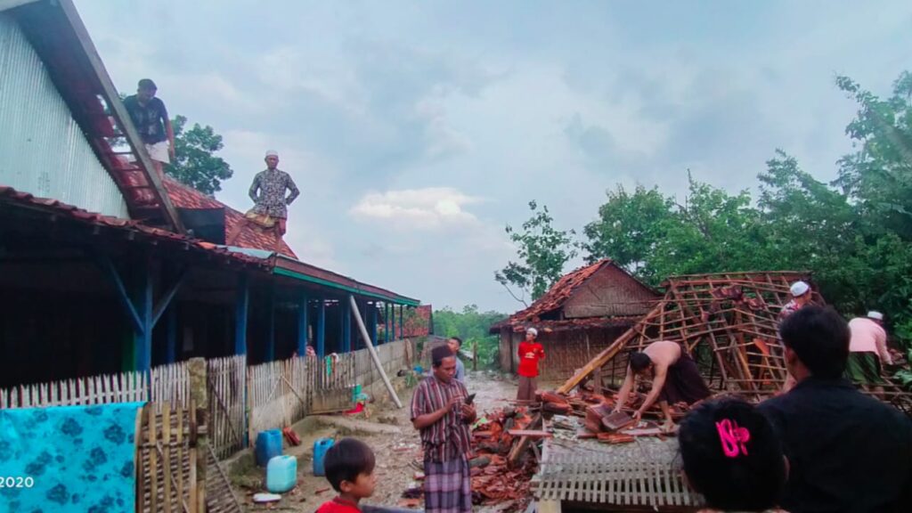 Empat Rumah Warga Kedungdung Sampang Roboh Dilanda Hujan Disertai Angin Kencang