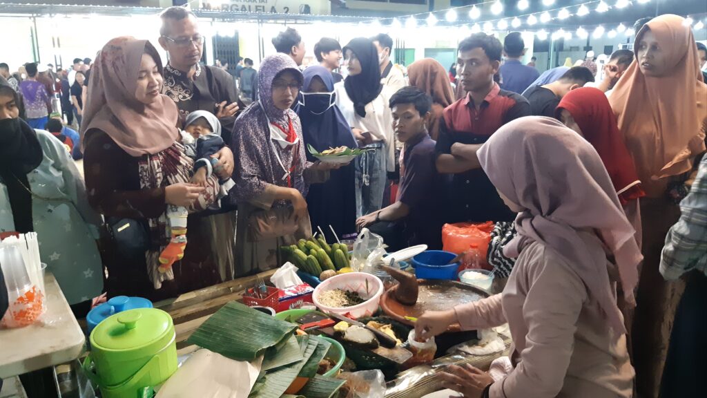 Kreatif, Sampang Nigth Market Angkringan dan Rujak Festival Dibanjiri Ribuan Pengunjung