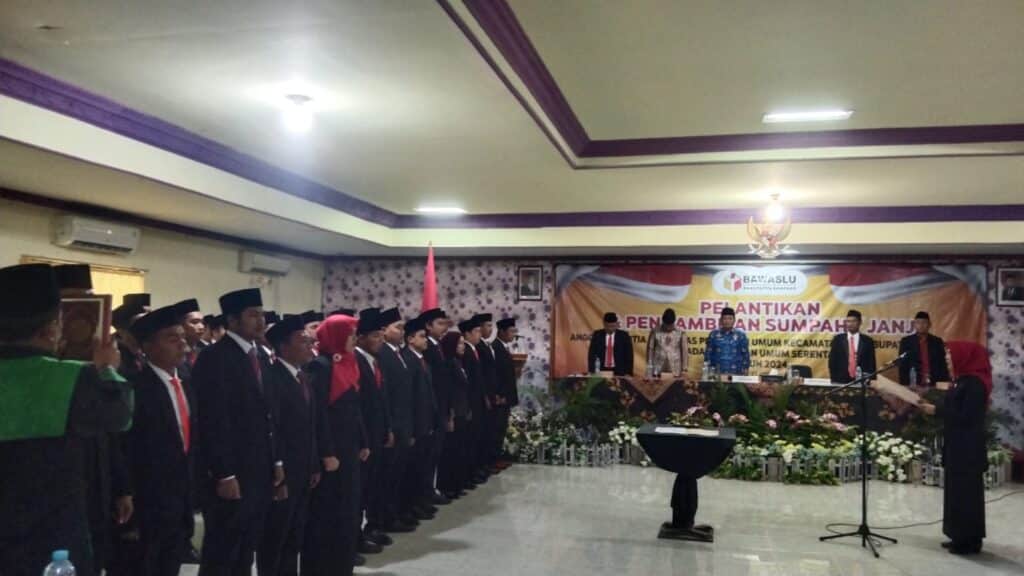 Bawaslu Kabupaten Sampang Lantik 42 Anggota Panwascam Terpilih