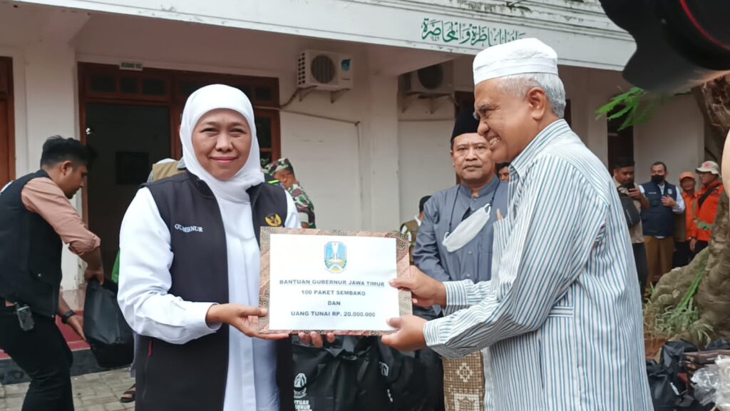 Gubernur Jatim Khofifah Indar Parawansa Kunjungi Sampang Pasca Banjir