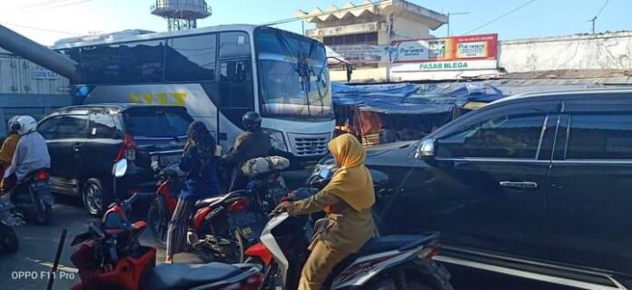 Jadi Atensi Khusus Polantas, Tiga Pasar Tumpah Picu Kemacetan di Bangkalan