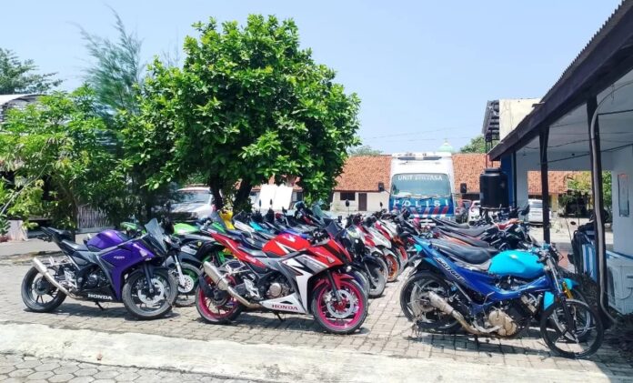 Satlantas Polres Sampang Amankan Puluhan Sepeda Motor Selama Ramdhan