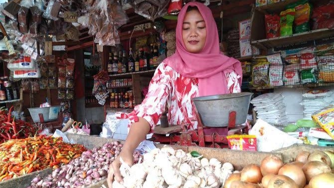 Harga Tomat di Sampang Naik 4 Kali Lipat Dibanding Awal Ramadan, Pedagang: Stok Sulit