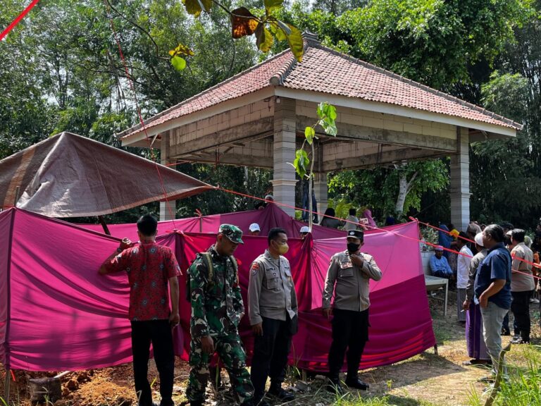 Makam Seorang Wanita di Sampang Dibongkar, Ini Alasannya
