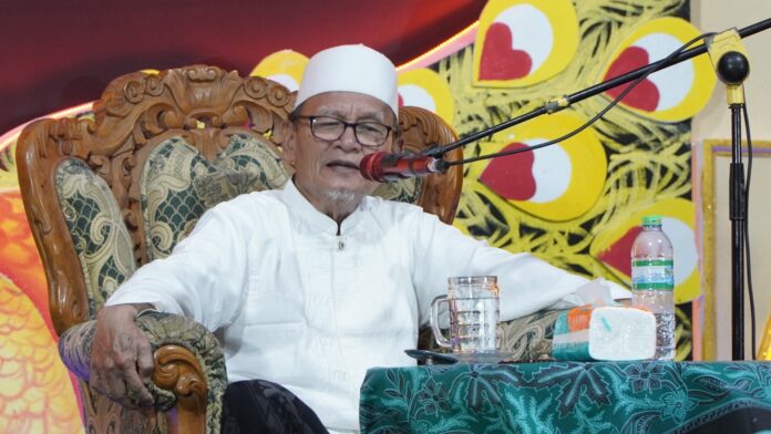 Hadir di ASB ke-25 Ponpes Assirojiyyah Kajuk, Begini Pesan D. Zawawi Imron kepada Ribuan Santri