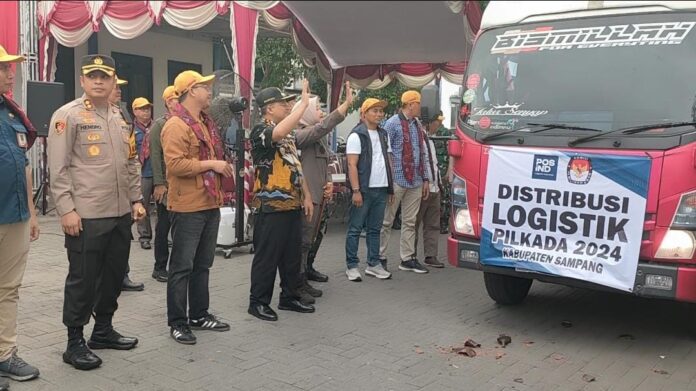 KPU Sampang Distribusikan Logistik Pilkada 2024