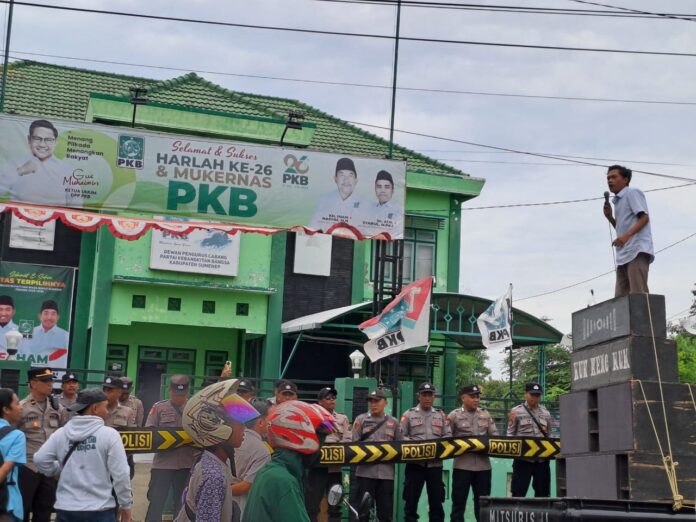 Buntut Video Syur Anggota DPRD, Massa Gruduk Kantor PKB Sumenep