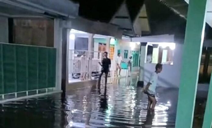 Banjir Rob, BPBD Sampang: Dampak Bibit Siklon Tropis 93S