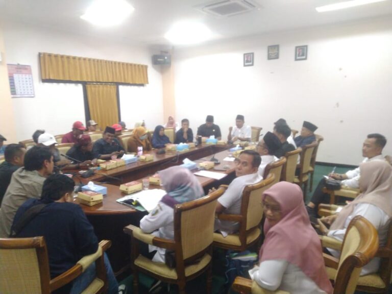 Datangi Komisi IV DPRD Sampang, Keluarga Korban Pencabulan Minta Keadilan