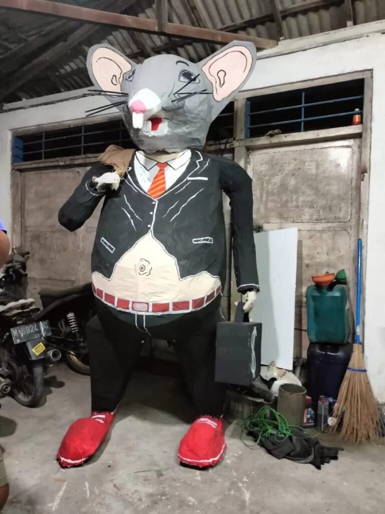 Dianggap Provokasi, Patung Tikus Berdasi di Bangkalan Dilarang Ikut Karnaval