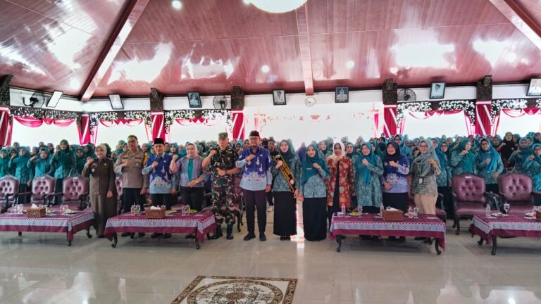 Dinkes KB Sampang Gelar Gerakan Serentak Pencegahan, Percepatan Penurunan Stunting dan Pengukuhan Bunda Genre