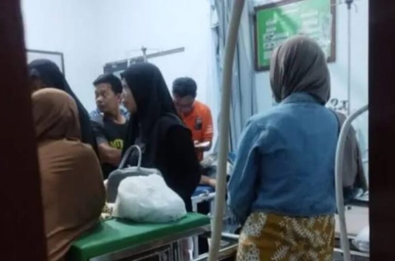 Diduga Keracunan MBG, Puluhan Siswa di Pamekasan Dirawat di Rumah Sakit