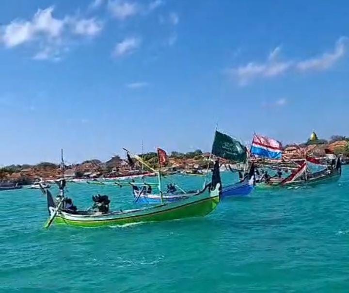 Doakan Keselamatan Desa, Komunitas Kancah Konah Pulau Mandangin Gelar Burdah Keliling Laut