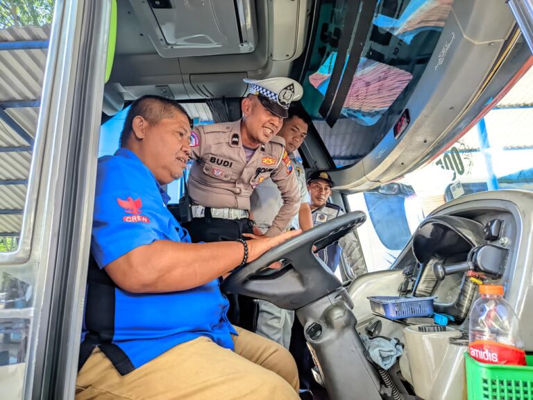 Satlantas Polres Sampang Gelar Ramp Check di Terminal Trunojoyo