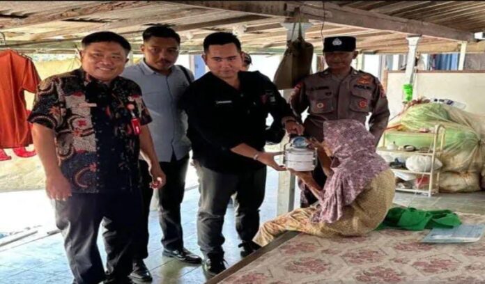 421 Warga Lansia di Pamekasan Terima Bantuan Mamin