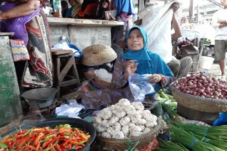 Stok Berkurang, Harga Cabai Rawit di Sumenep Naik